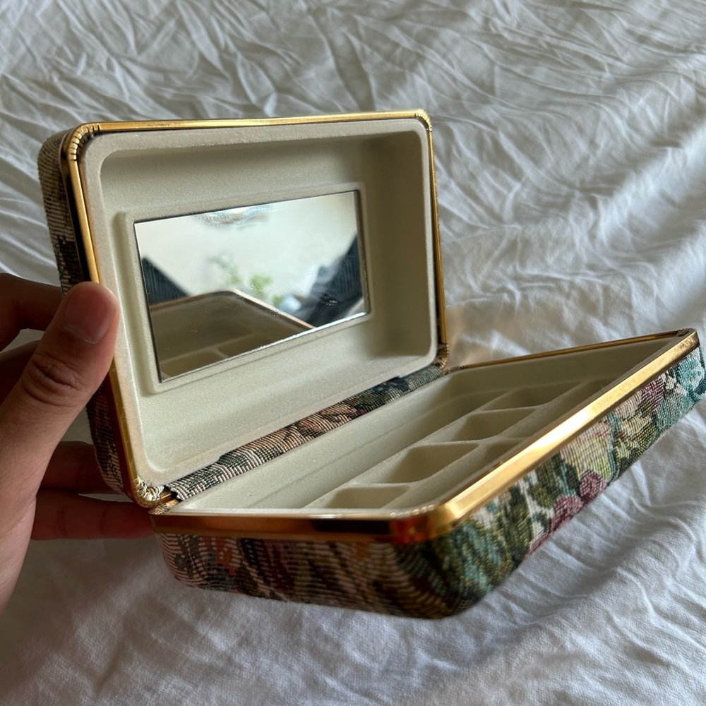 Vintage hard shell floral tapestry jewelry box. Includes travel pouch!!!